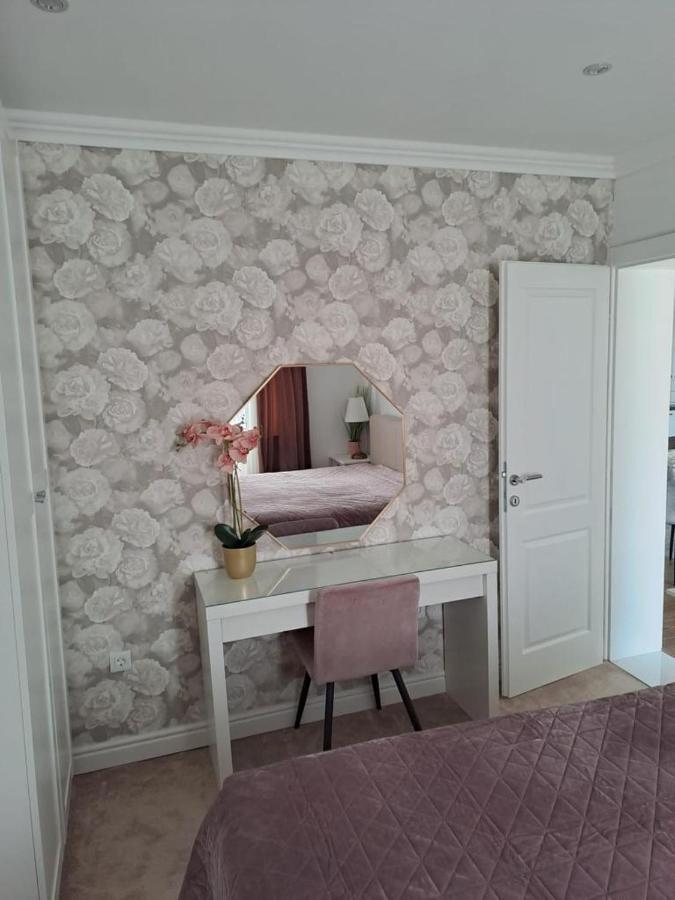 Summer Fantasy Apartment Макарська Екстер'єр фото